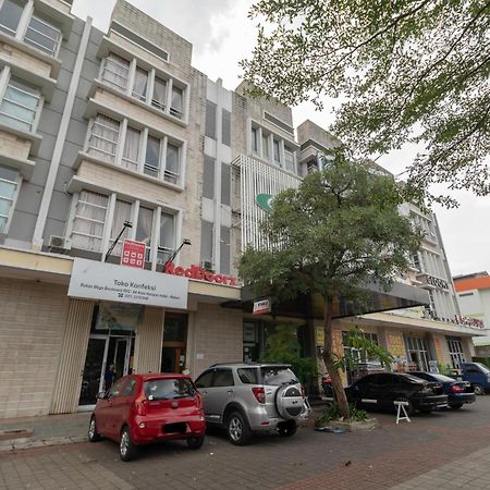 Reddoorz Near Universitas Esa Unggul Bekasi Harapan Indah Hotell Exteriör bild