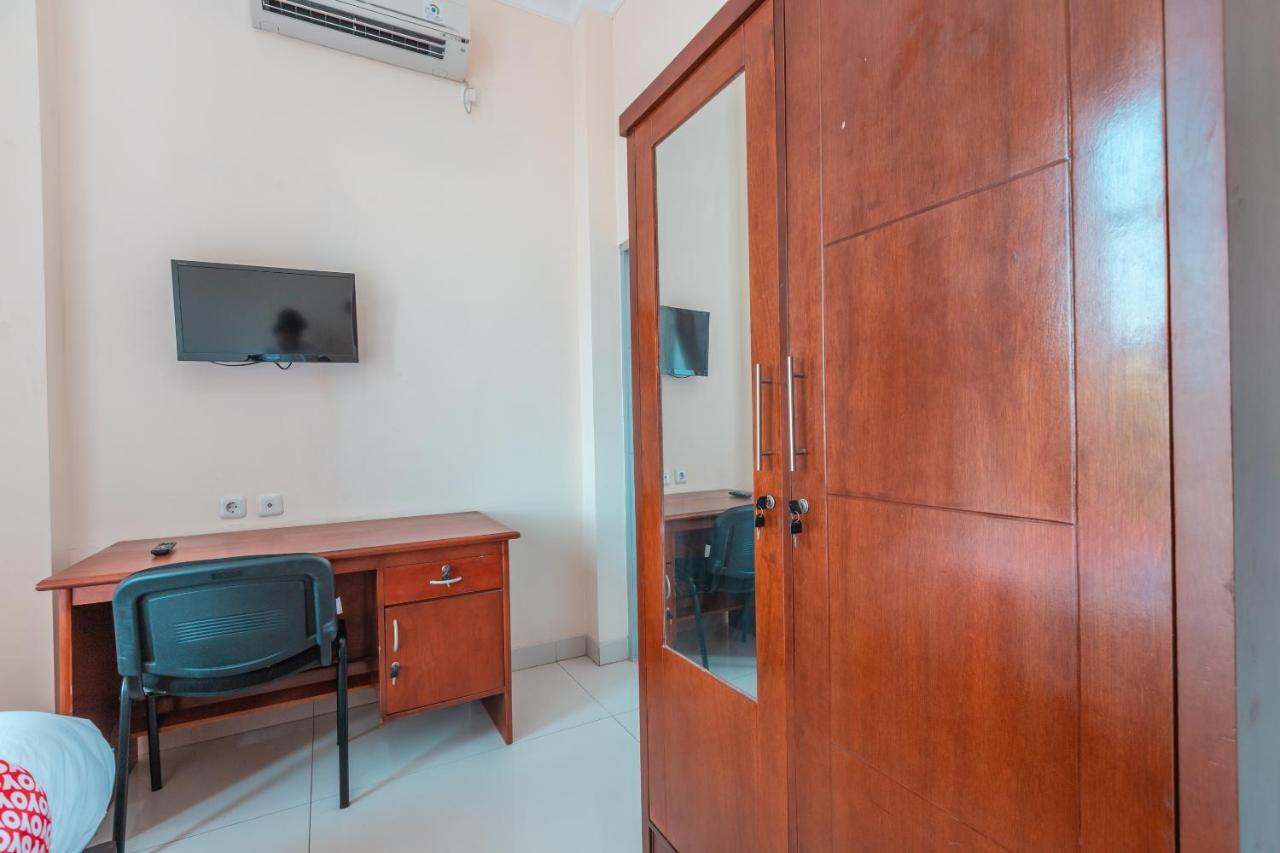 Reddoorz Near Universitas Esa Unggul Bekasi Harapan Indah Hotell Exteriör bild